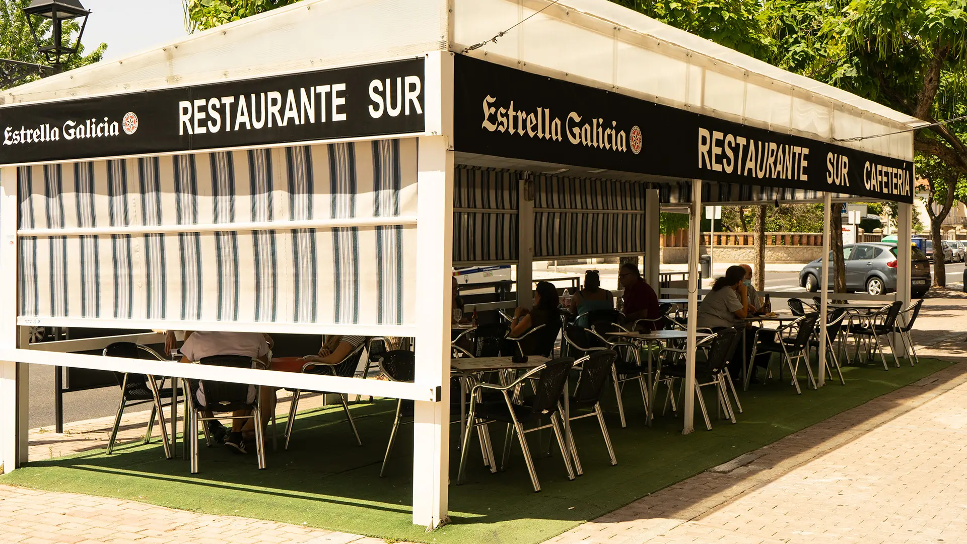 Terraza del Restaurante Bar Sur en Ávila, la foto que abre su web